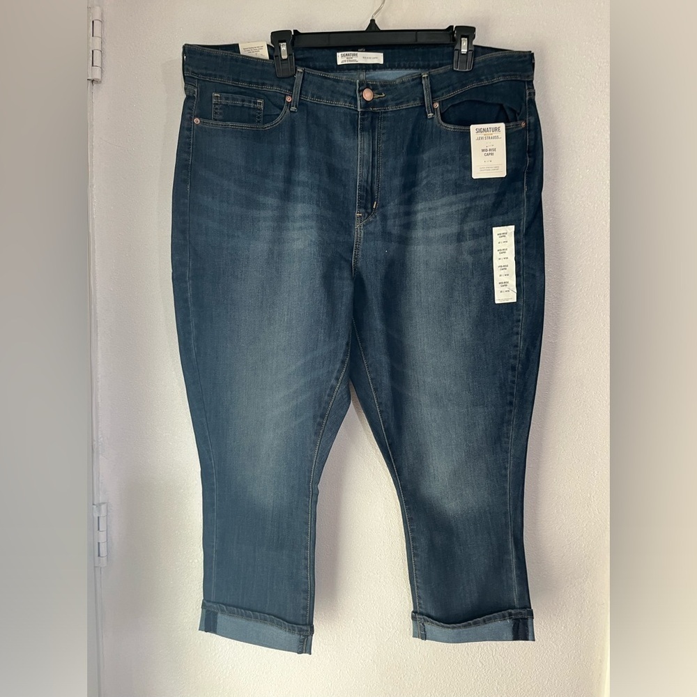 Signature Levi Strauss mid rice caprice NWT size 20 W 35 blue